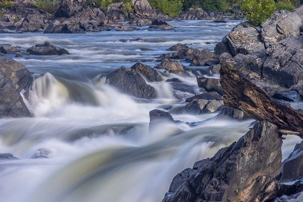 Looney, Hollice 아티스트의 Usa-Maryland Great Falls Overlook-Potomac River-Long Exposure of the Water of the Potomac작품입니다.